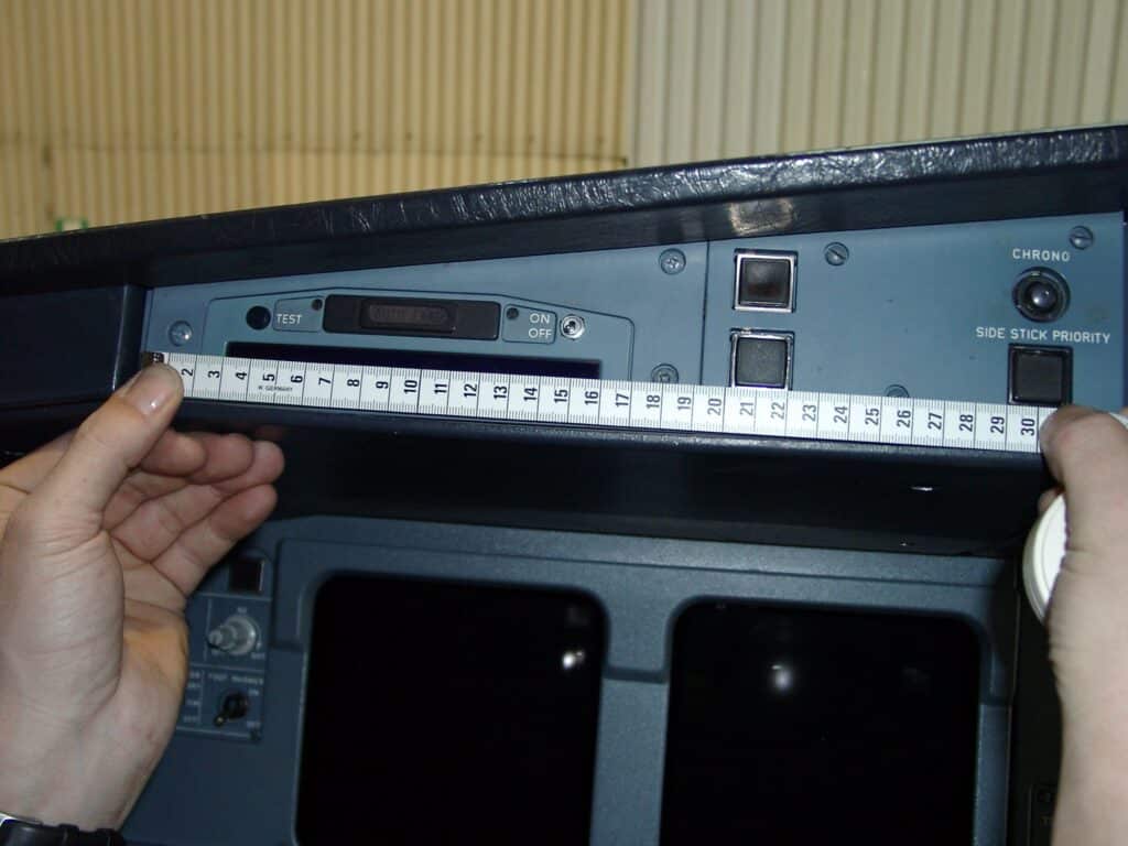 A320 and B767 Cockpit dimensions